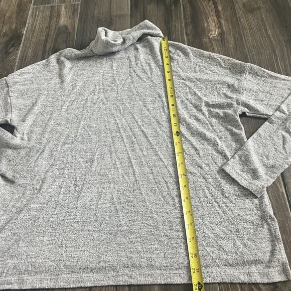 abercrombie fitch Gray Turtle Neck Size Medium - Picture 3 of 6